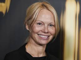 Pamela Anderson už nedokázala mlčať: Šokujúce odhalenie o Jacksonovi (†  50)! Roky to tajila...