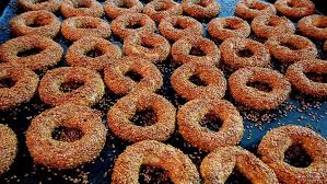 125 gr margarin1 çay bardağı sıvı yağ2 yumurta sarısı (akı dışına)3 buçuk 4 su bardağı arası unyarım paket kabartma tozu1 yemek kaşığı şeker1 tatlı kaşığı tuz2 yemek kaşığı sirke1 yemek kaşığı dolusu yoğurt, 125 gr margarin, 1 çay bardağı sıvı yağ, 2 yumurta sarısı (akı dışına). En Lezzetli Kandil Simidi Tarifi Kandil Simidi Nasil Yapilir Hangi Malzemeler Kullanilir Yemek Tarifleri