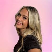 Rosalyn Robertson's Instagram, Twitter & Facebook