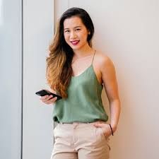 Soalnya saat dihadapkan dengan pilih khaki dan chinos, sesungguhnya kedua hampir sama dan jika dilihat kasat. Tampil Kece Dengan 10 Rekomendasi Celana Khaki Berikut