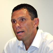 Gustavo poyet fue protagonista tras el partido de este miércoles de universidad católica. Gustavo Poyet Wikipedia