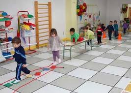 El juego de las 4 esquinas.a la voz del entrenador todos los jugadores cambiarán de pivotes.4 jugadores siempre quedarán fuera. Mi Sala Amarilla Relaciones Espaciales En El Nivel Inicial Secuencias Didacticas Dinamicas De Juegos Juegos De Relacion Juegos En Equipo