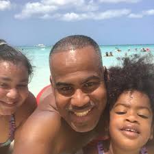 Who offers pressure washing services for driveways?