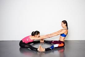 Yoga is a great form of exercise: 10 Einfache Yoga Ubungen Zu Zweit Nr 10 Ist Total Cool