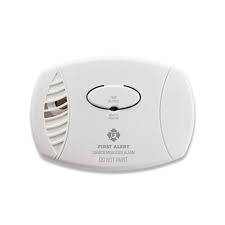 Carbon monoxide detector test kits can be purchased where you buy your co detector. First Alert Co605 Plug In Carbon Monoxide Detector With Battery Backup Target