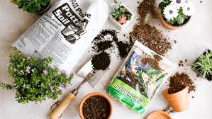 Have you ever wanted to make you own mix? The Difference Between Potting Soil And Potting Mix