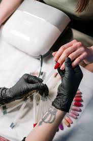 Bakırköy'de kalıcı dövme, geçici dövme ve piercing hizmetlerini steril ve profesyonel ortamda sağlayan, sertifikalı dövme artistlerine sahip stüdyo. Salon Randevu Yakinindaki Kuafor Berber Ve Guzellik Merkezinden Online Randevu Al