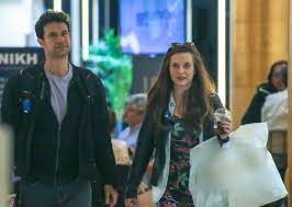 Ο ορφέας αυγουστίδης φλερταρει στην παρέα μας! Orfeas Aygoystidhs Ekane To Epomeno Bhma Sth Sxesh Toy