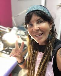 ⛏️Opal cutting, animal antics, wildlife rescue, adulting with kids back  home... Is there enough time in the day? 🌪️✨ Currently juggling more roles  than a circus performer! 🤹‍♀️🦘 But hey, who needs