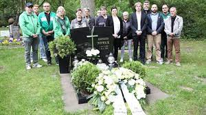 Krzysztof nowak was born on february 19, 1940 in warsaw, mazowieckie, poland. Gedenken An Krzysztof Nowak Vfl Wolfsburg