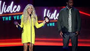 The 2021 cmt music awards will air at 8pm et on cmt, mtv, mtv2, logo, paramount network and tv land. Eeb 6 Ruuplw6m