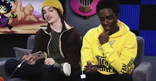 Brawl stars es el quinto videojuego para móviles desarrollado por la compañía finlandesa supercell, los creadores del famoso ¡clash royale! Watch The Stranger Things Kids Play Brawl Stars In New Series Variety