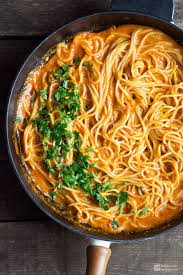 Spaghetti In Roter Paprikasauce Madame Cuisine Rezept Paprikasauce Rezepte Paprika Sauce