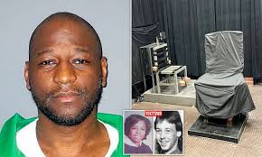 Killer's face TWITCHES while he's put to death by lethal injection... as  his final word is revealed