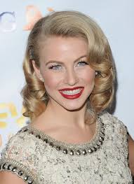 Ob Haartolle Oder Retro Fulle Die 50er Liegen Voll Im Trend Die Stars Machen Es Uns Auf Dem Roten Teppich Vor 50er Jahre Frisur 50er Frisur Haar Styling