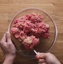 Bist Du Bereit Fur Diese Hackfleisch Rolle Mit Schinken Bacon Und Kase Hackfleisch Rezepte Einfach Leckere Rezepte Mit Fleisch Hackfleisch
