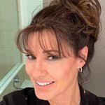 Deanna Rohr's Instagram, Twitter & Facebook