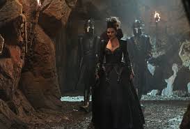 Once Upon A Time An Apple Red As Blood Ouat Apple Red As Blood Episode Still Evil Queen Guards Once Upon A Time Evil Queen Ouat