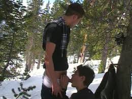 Bolas de nieve y pollas duras video porno gay en Frenchporn