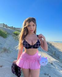 TW Pornstars - 1 foto. Katiana Kay. Twitter. hi from the beach ^.^. 12:47  AM - 17 Jun 2022