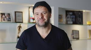 Tomasz karolak pokazał, że ma świetną kondycję i stać go na bardzo wiele. Tomasz Karolak Najbardziej Spektakularne Sa Zawody W Gdyni Biegowe Pl Wszystko O Bieganiu