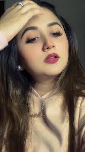 Abir Farhat's Instagram, Twitter & Facebook