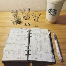 家計簿タイム これまでa5のルーズリーフに書いていた家計簿をシステム手帳に書くことにしました システム手帳は いつも持ち歩いているので レシートが溜まる前にちょっとずつ書けるのが良い 久々にワイヤークラフトを無性に作りたくなって作りました