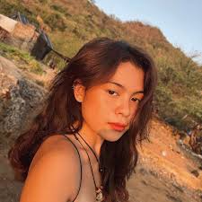 Lyca Gairanod breaks down in tears upon seeing her father in the hospital.  Watch the singer's emotional visit to her dad in the link in our bio.  Regram: @lycagairanod.1