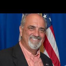 Can anyone who is familiar law enforcement operations see anything wrong  with this picture? Big Hint !! One man in two photos isn't law enforcement.  That man has no arrest powers doesn't