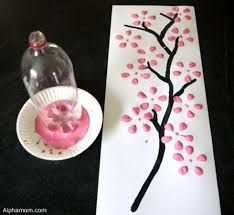 Peinture sur toile fond bombe beige et dessin peinture. 10 Idees Pour Faire De La Peinture Avec Les Enfants
