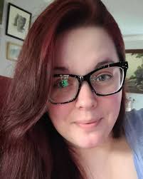 I got to try out some hair color free thanks to Influenster and Splat!  Since I have naturally dark and stubborn hair I was really excited to try a  bold color! Here's