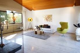 5 Tipps Bei Dunklen Holzdecken Ohne Streichen Home Staging De