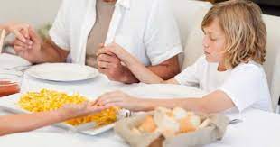 Sebelum itu, info ringkas dahulu? 7 Contoh Doa Makan Kristen Untuk Diajarkan Pada Anak Popmama Com