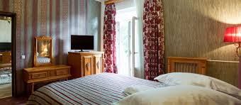 Hotelul ofera 21 camere duble/camere single fiind echipate cu tv cu transmisie prin hotel carpathia reprezinta un hotel renovat de curand, fiind localizat in statiunea montana sinaia. Hotel Palace Palace