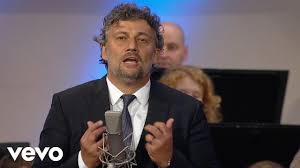 'er ist ja als baby im bauch schon bei vielen aufführungen gewesen', Jonas Kaufmann Wien Wien Nur Du Allein Live From Vienna Youtube