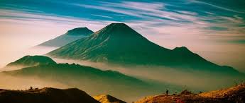 Jurang kekayaan di antara penduduk kampung dengan hartawan itu seperti langit dengan bumi. Langit Bumi Dan Gunung Menolak Saat Ditawari Menjadi Seperti Manusia Kumpulan Info Unik