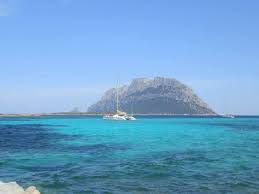 It is situated between 38° 51' and 41° 18' latitude north (respectively isola del toro and isola la presa) and 8° 8' and 9° 50' east longitude (respectively capo dell'argentiera and capo comino). 15 Idees De Sardinia Olbia Sardaigne Sardaigne Italie Italie