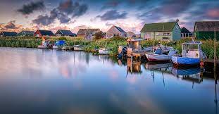 Hvide sande in westjütland befindet sich ein charmantes fischerstädtchen namens hvide sande, wo frisch gefangener fisch und andere meeresschätze direkt am kai gekauft werden können. Die 22 Schonsten Urlaubsregionen In Danemark Inkl Karte