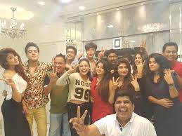 Writer Amit Aaryan Hosts Success Party For Team Y A R O Ka Tashan India Forums Chaturvedi invites a boy and his father to his house to fix dolly's marriage. team y a r o ka tashan