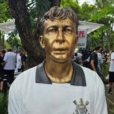 Corinthians inaugura busto de Neto no Parque São Jorge.