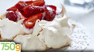 Recette De Pavlova Aux Fraises 750g Youtube