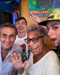 Uncle Johnny (@MyUncleJohnny)