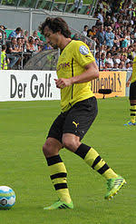 Born 16 dizember 1988) is a german fitbawer who plays as a central defender for the german club borussia dortmund an the german naitional fitbaw team. Mats Hummels Wikipedia