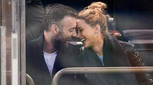2015 ve 2016 yılları arasında dünyanın en çok para kazanan kadın oyuncusu olan jennifer lawrence, 2013 yılında ise time dergisinin. Jennifer Lawrence Verlobung Mit Cooke Maroney Offiziell Leute Bild De