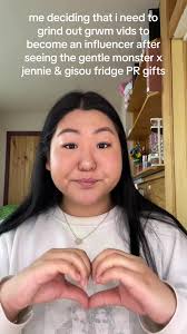 Erin Cho (@erincho_)