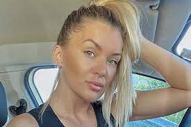 Hódi pamela esett ki a konyhafőnökből, de ennek ellenére nagyon büszke… volt is miért büszkének lennie. Hodi Pamela Szexi Bikiniben Mutatta Meg Milyen Bomba Formaban Van Hazai Sztar Femina