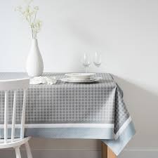 Nappe Enduite A Motifs Bleus Blancs Et Gris 140x250 Sur Maisons Du Monde Piochez Parmi Nos Meubles Et Objets Deco Et Faites Le Pl Decor Furniture Home Decor