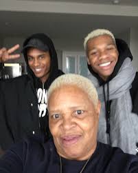 Rosalind Bell (@rosalindbelll) • Instagram photos and videos