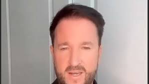 Michael wendler (born 22 june 1972 as michael skowronek, legal name after his marriage in 2009 michael norberg) is a german pop singer and songwriter and conspiracy theorist of polish origin. Xavier Naidoo Feiert Michael Wendler Doch Es Nur Ein Peinlicher Fehler
