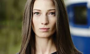 Confira as referências de maquiagem para os dias frios, por Vini Kilesse